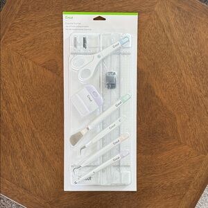 Cricut Essential Tool Set - White with Pastel Accents (Mint, Lavender, Peach)